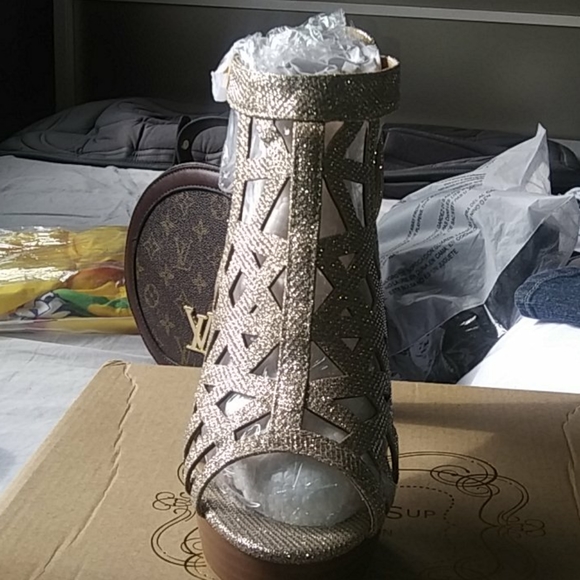 Heels - Picture 2 of 3